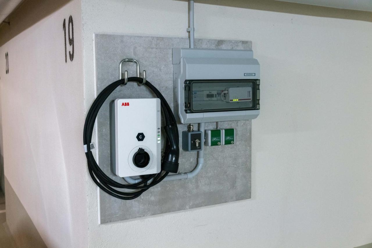 Pole Poppenspaeler Mit Ladestation 부숨 외부 사진